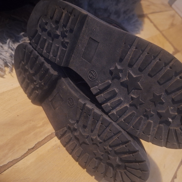 Kohls - Burgandy Combat Boots - Picture 6 of 8